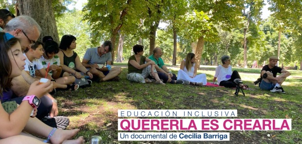 Cartel oficial del documental "Educación inclusiva. Quererla es crearla" ilustrada por una imagen del encuentro en el Retiro que describe el post.